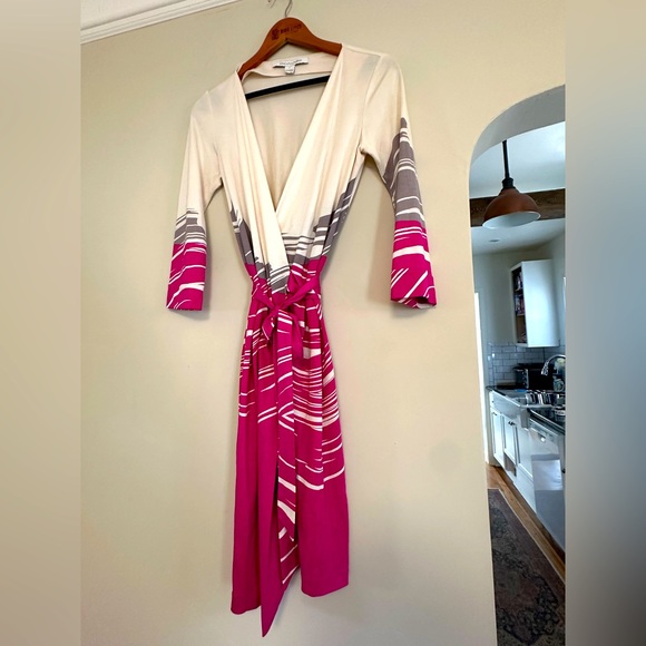 Diane Von Furstenberg Dresses & Skirts - Diane Von Furstenburg silk wrap dress - new Julian two tan and pink